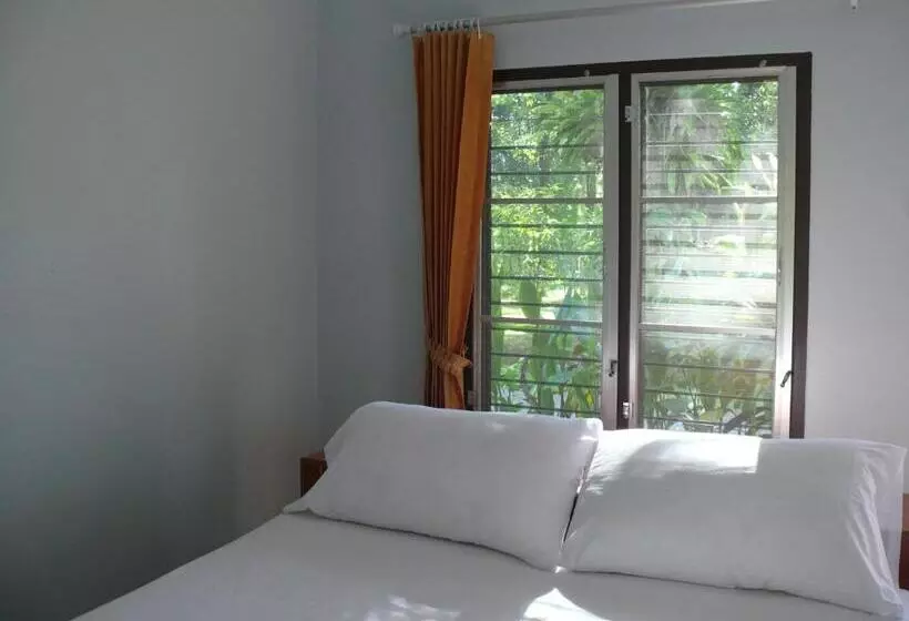 Retkeilymaja Suan Bang Bon Guest House
