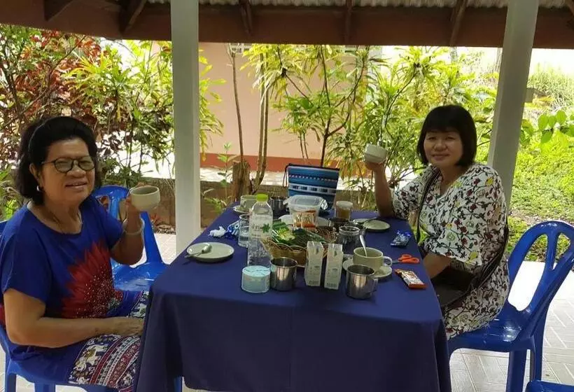 Retkeilymaja Suan Bang Bon Guest House
