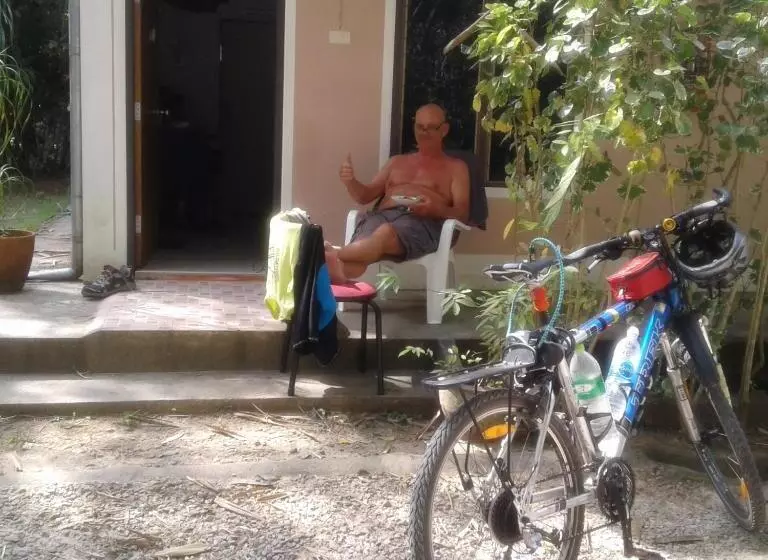 Retkeilymaja Suan Bang Bon Guest House