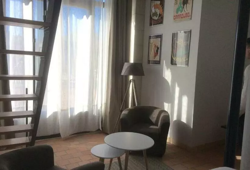 تختخواب و صبحانه Chambre D  Hôtes La Lucasserie
