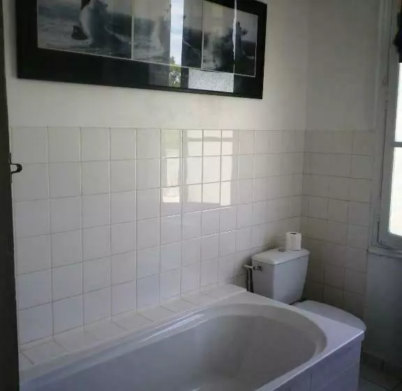 تختخواب و صبحانه Chambre D  Hôtes La Lucasserie