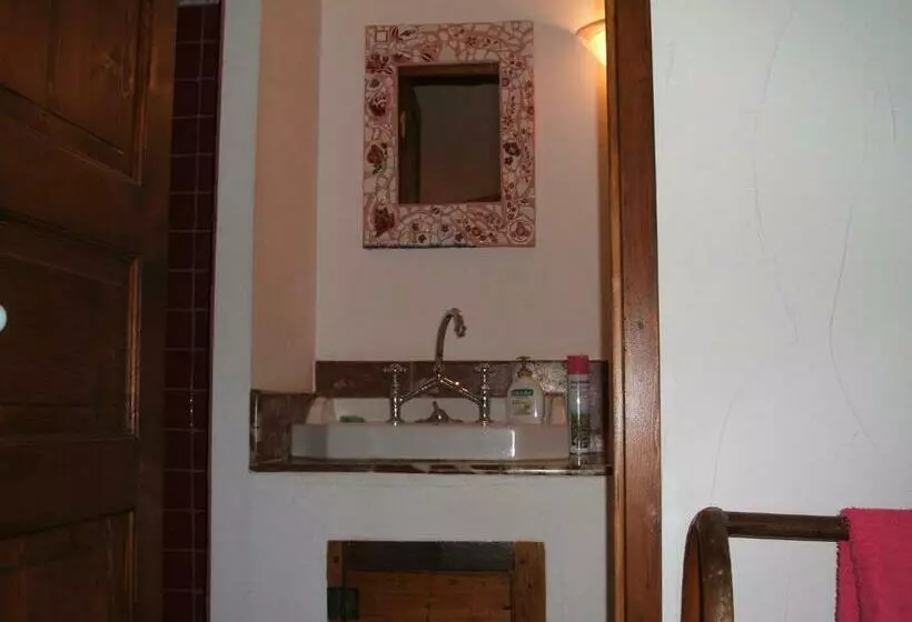 Aamiaismajoitus (B&B) Chambres D Hôtes Sous L Olivier