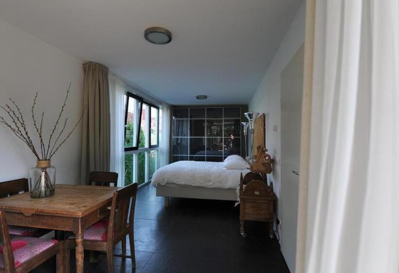 تختخواب و صبحانه The Green Tunnel