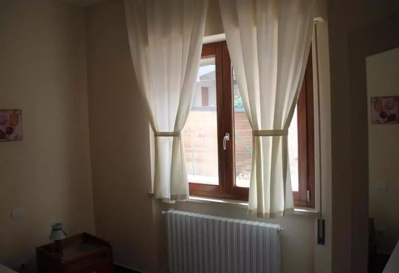 تختخواب و صبحانه Un Posto Al Sole