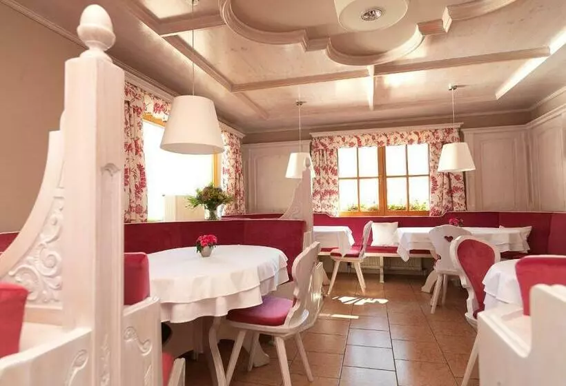 ホテル Stallerhof