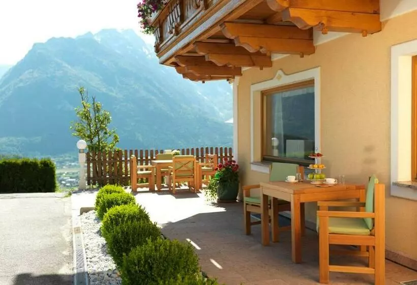 ホテル Stallerhof