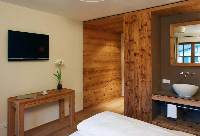 ホテル Stallerhof