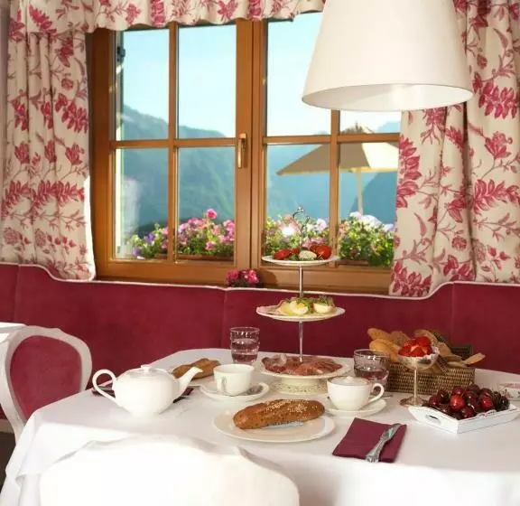 ホテル Stallerhof