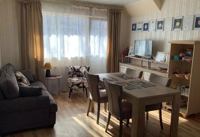 پانسیون Lana House
