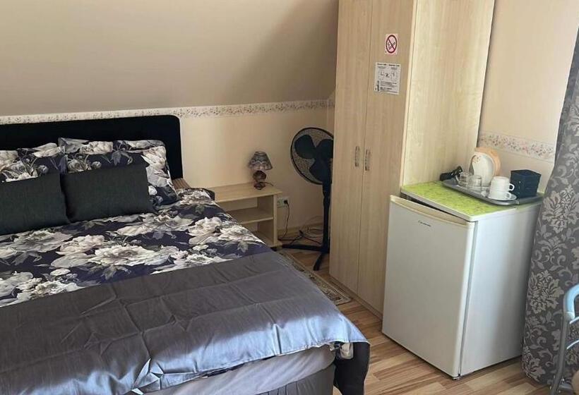 پانسیون Lana House