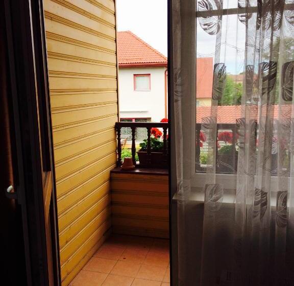 پانسیون Lana House