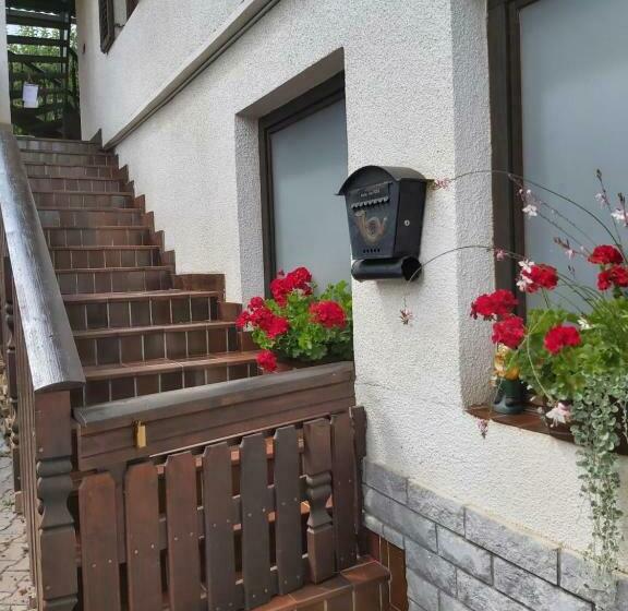 פנסיון Apartments & Rooms Florjana