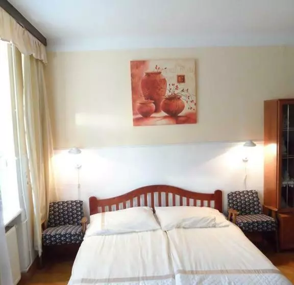 پانسیون Garden Szivárvány Utca 39 Vendégház