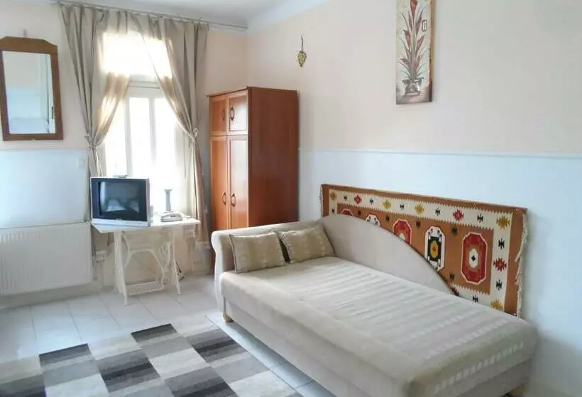 پانسیون Garden Szivárvány Utca 39 Vendégház