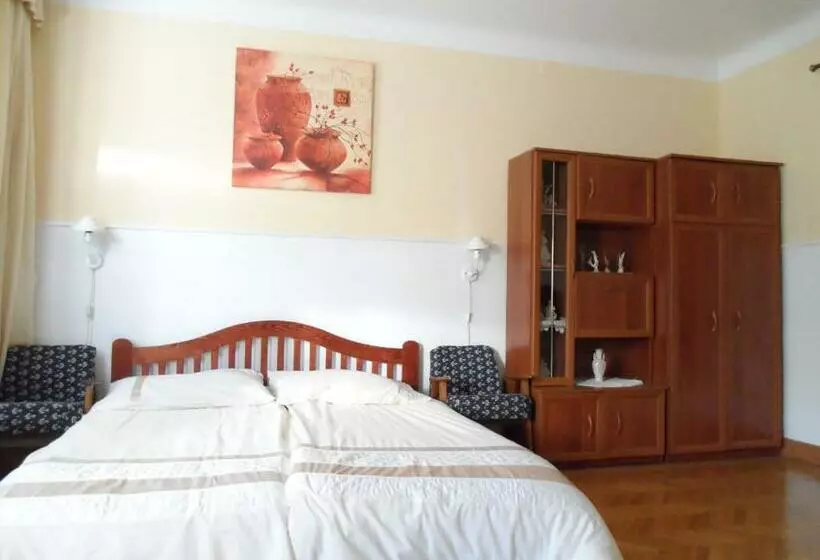 پانسیون Garden Szivárvány Utca 39 Vendégház
