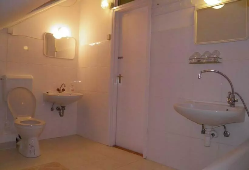 پانسیون Garden Szivárvány Utca 39 Vendégház