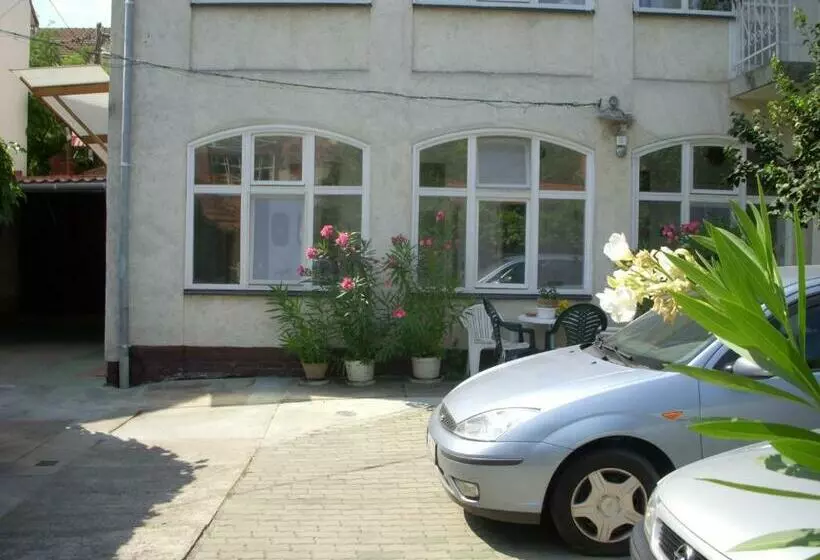 پانسیون Garden Szivárvány Utca 39 Vendégház