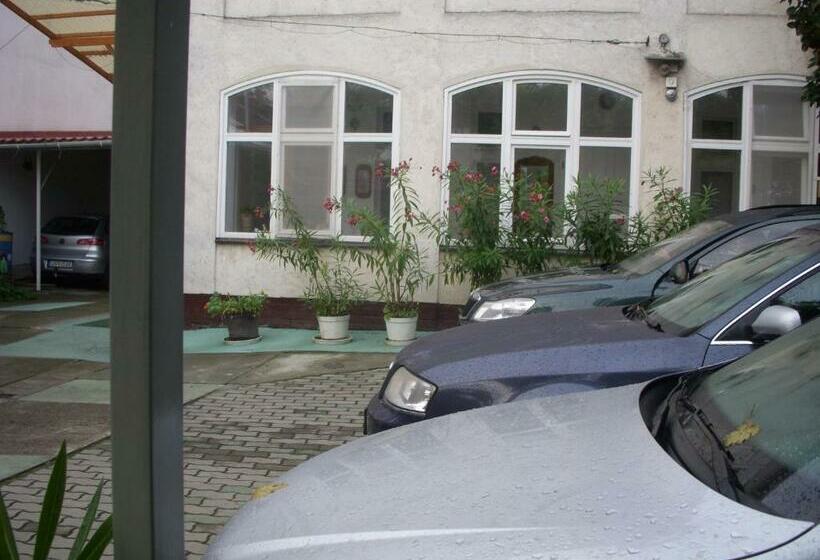 بنسيون Garden Szivárvány Utca 39 Vendégház