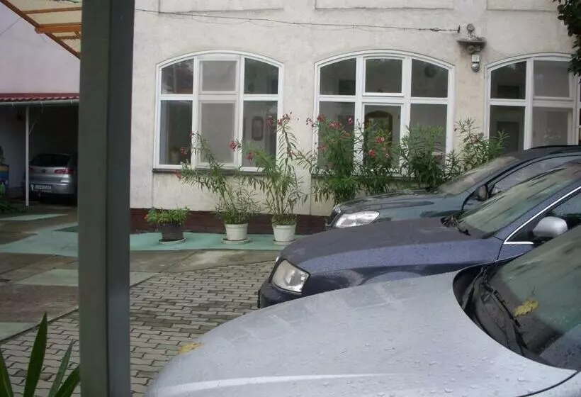 پانسیون Garden Szivárvány Utca 39 Vendégház