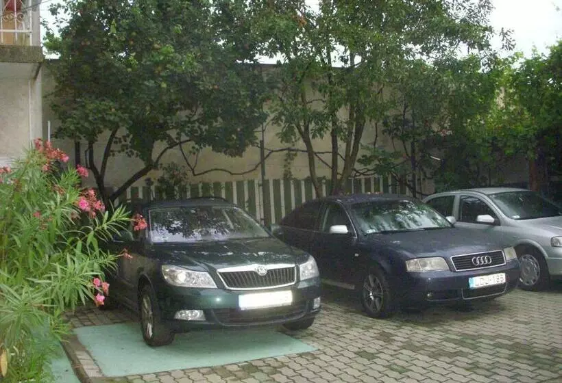 پانسیون Garden Szivárvány Utca 39 Vendégház