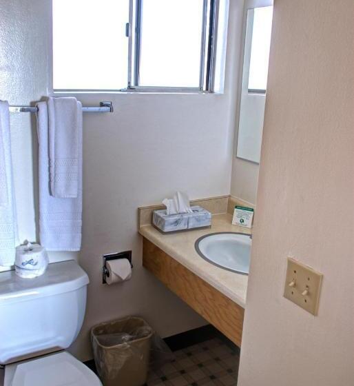 Crescent Beach Motel