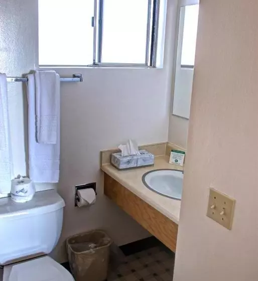 Crescent Beach Motel