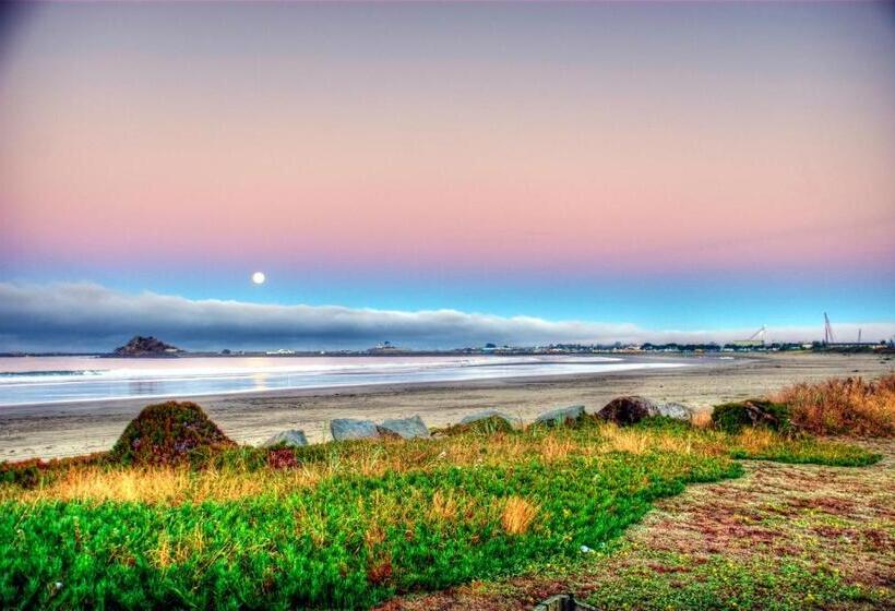 Crescent Beach Motel