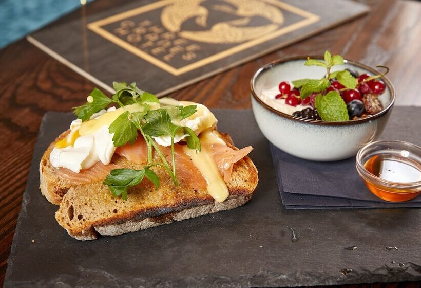 Three Cranes Serviced Apartments