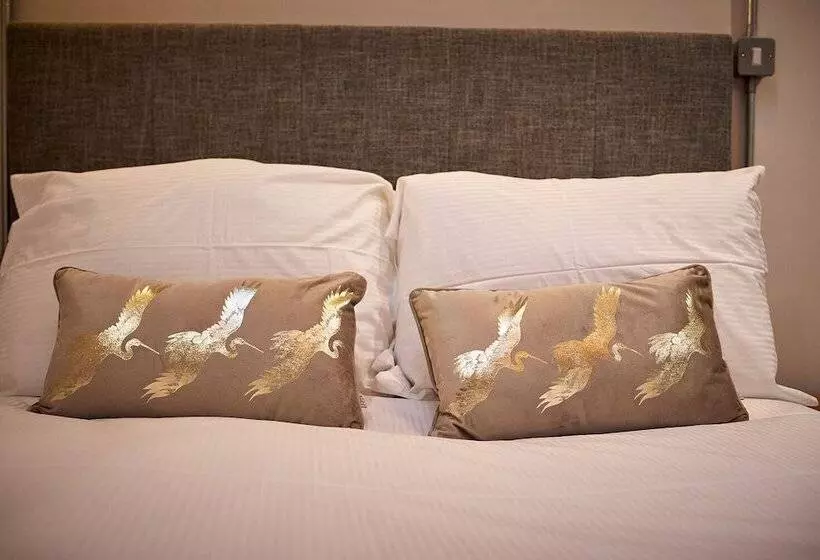 Three Cranes Serviced Apartments