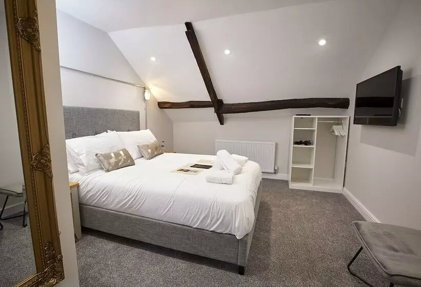 Three Cranes Serviced Apartments