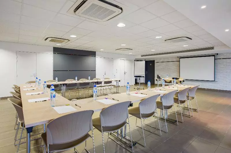 Отель Appart City Confort Toulouse Aéroport Cornebarrieu