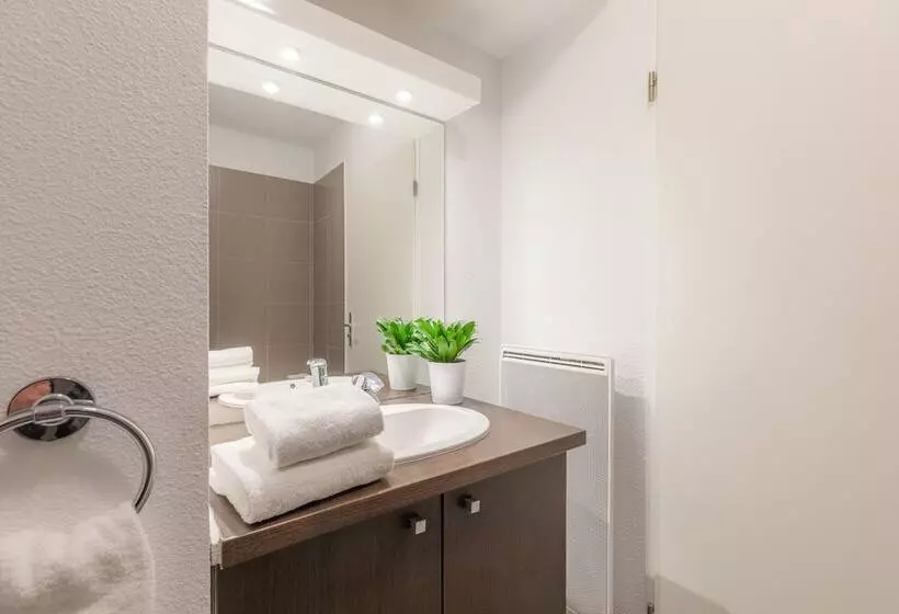 Отель Appart City Confort Toulouse Aéroport Cornebarrieu