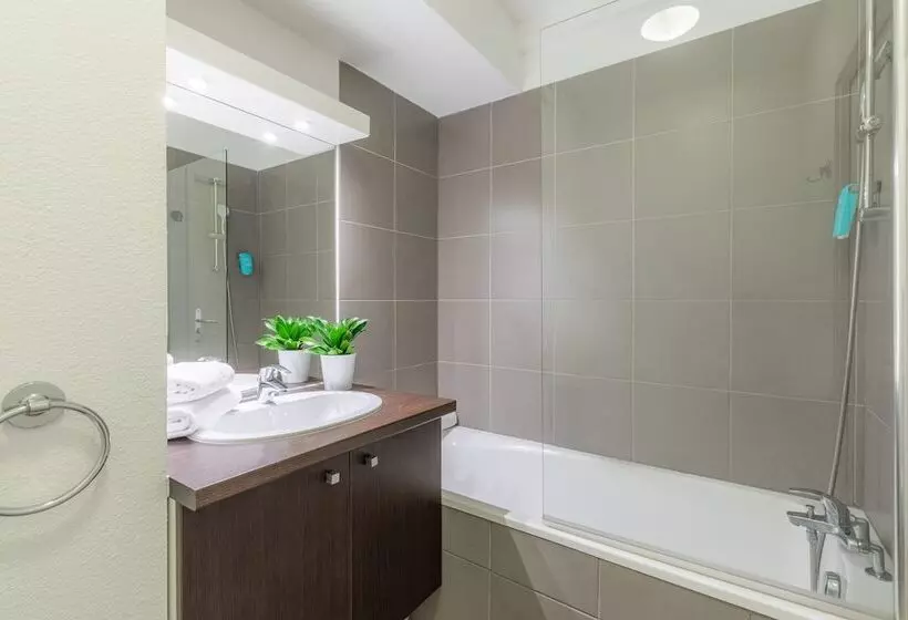 Отель Appart City Confort Toulouse Aéroport Cornebarrieu