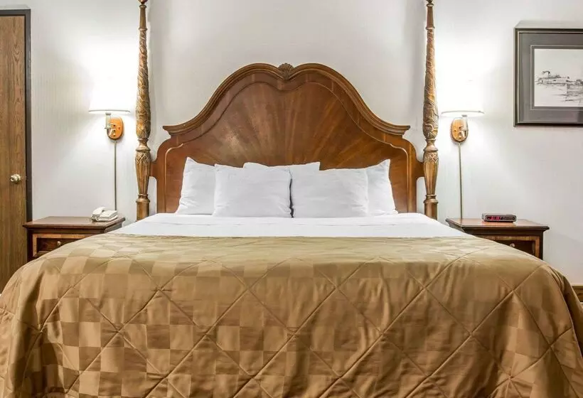 Clarion Hotel Beachfront