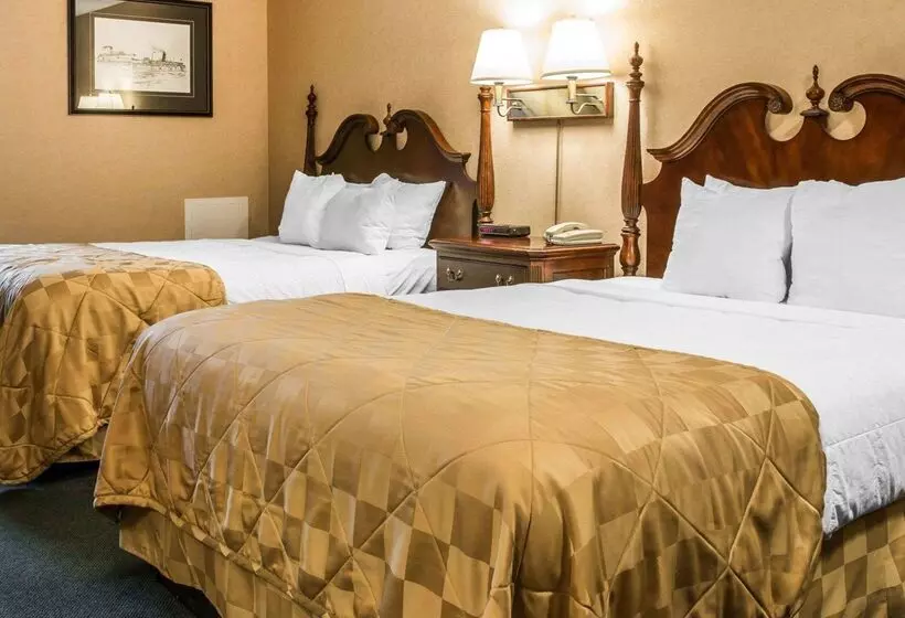 Clarion Hotel Beachfront