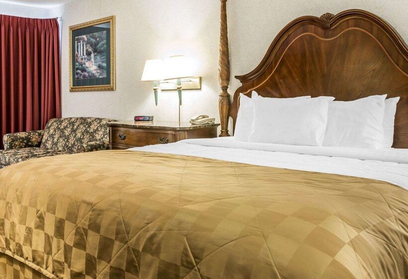 Clarion Hotel Beachfront