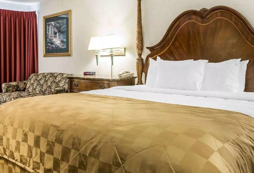 Clarion Hotel Beachfront