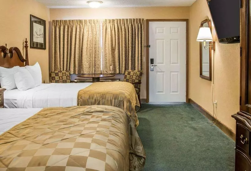 Clarion Hotel Beachfront