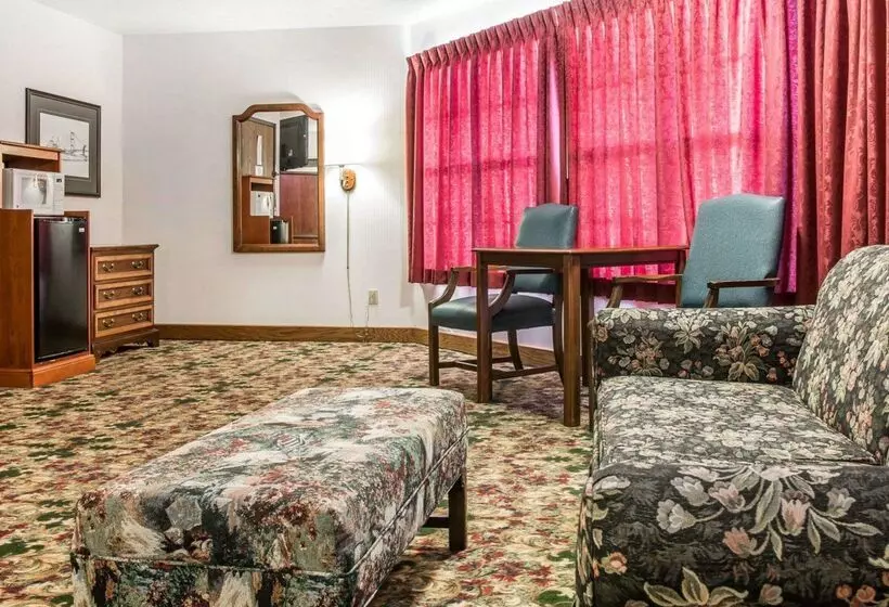 Clarion Hotel Beachfront