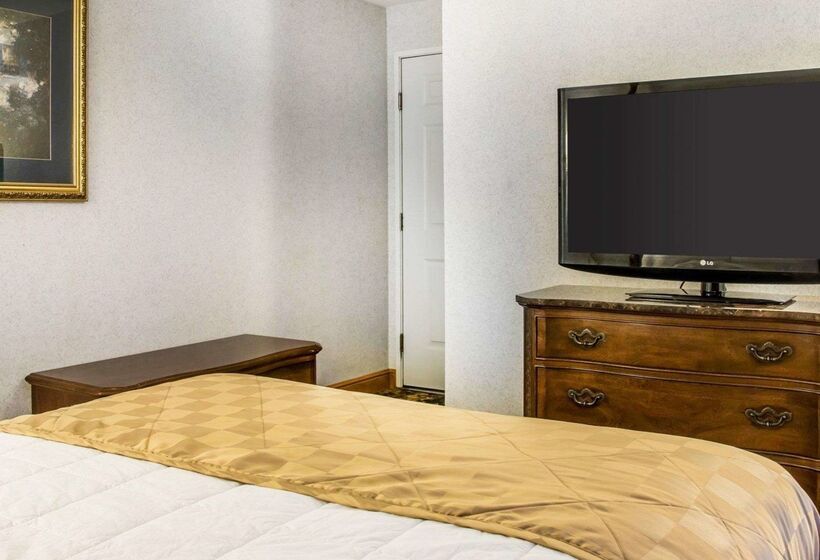 Clarion Hotel Beachfront