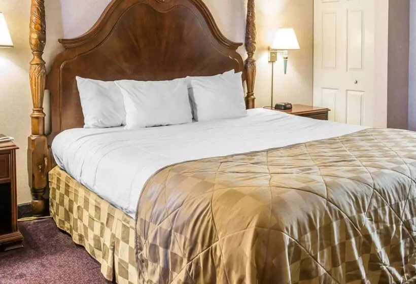 Clarion Hotel Beachfront