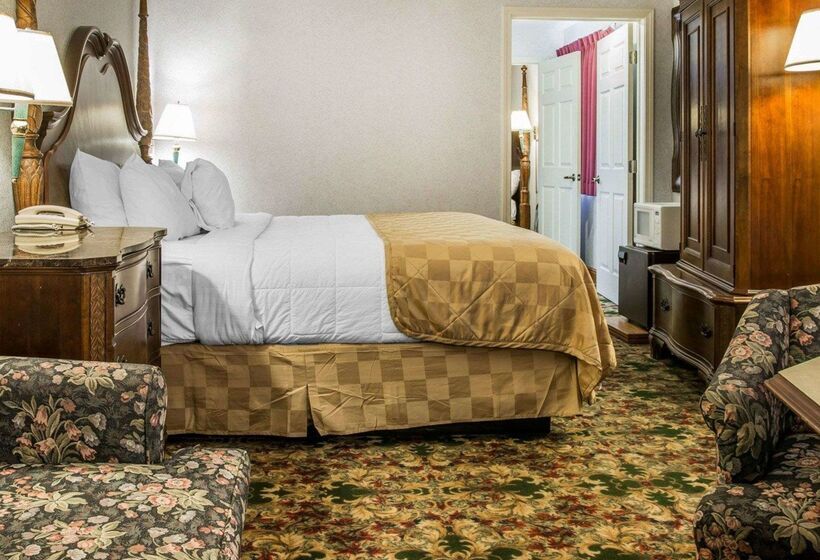 Clarion Hotel Beachfront