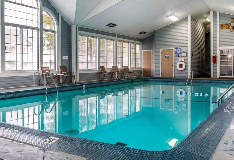 Clarion Hotel Beachfront