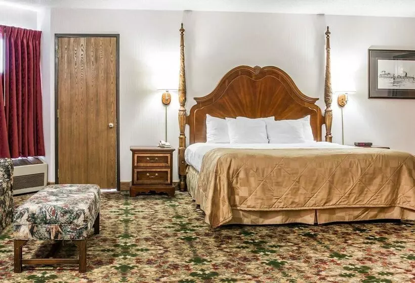 Clarion Hotel Beachfront