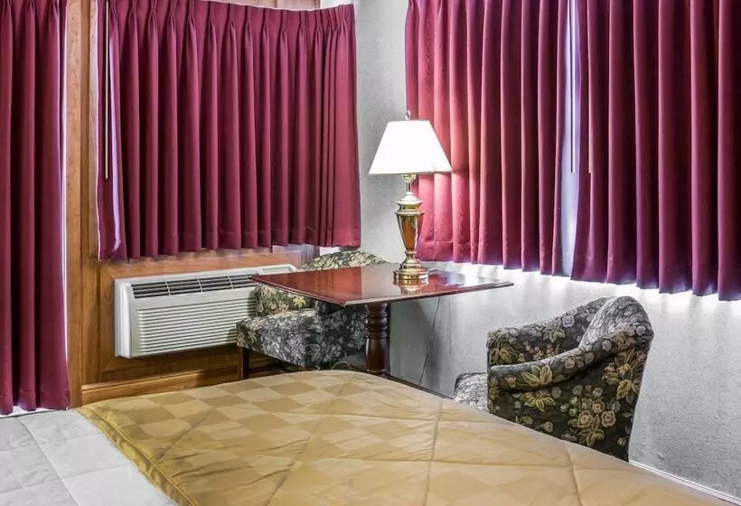 Clarion Hotel Beachfront