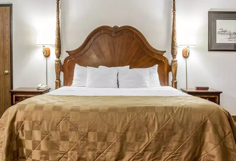 Clarion Hotel Beachfront