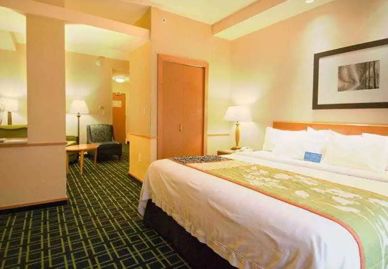 Отель Fairfield Inn & Suites Worcester Auburn