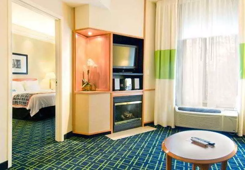 Отель Fairfield Inn & Suites Worcester Auburn