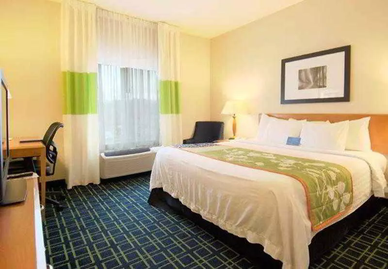 Отель Fairfield Inn & Suites Worcester Auburn