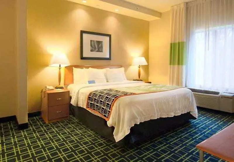 Отель Fairfield Inn & Suites Worcester Auburn